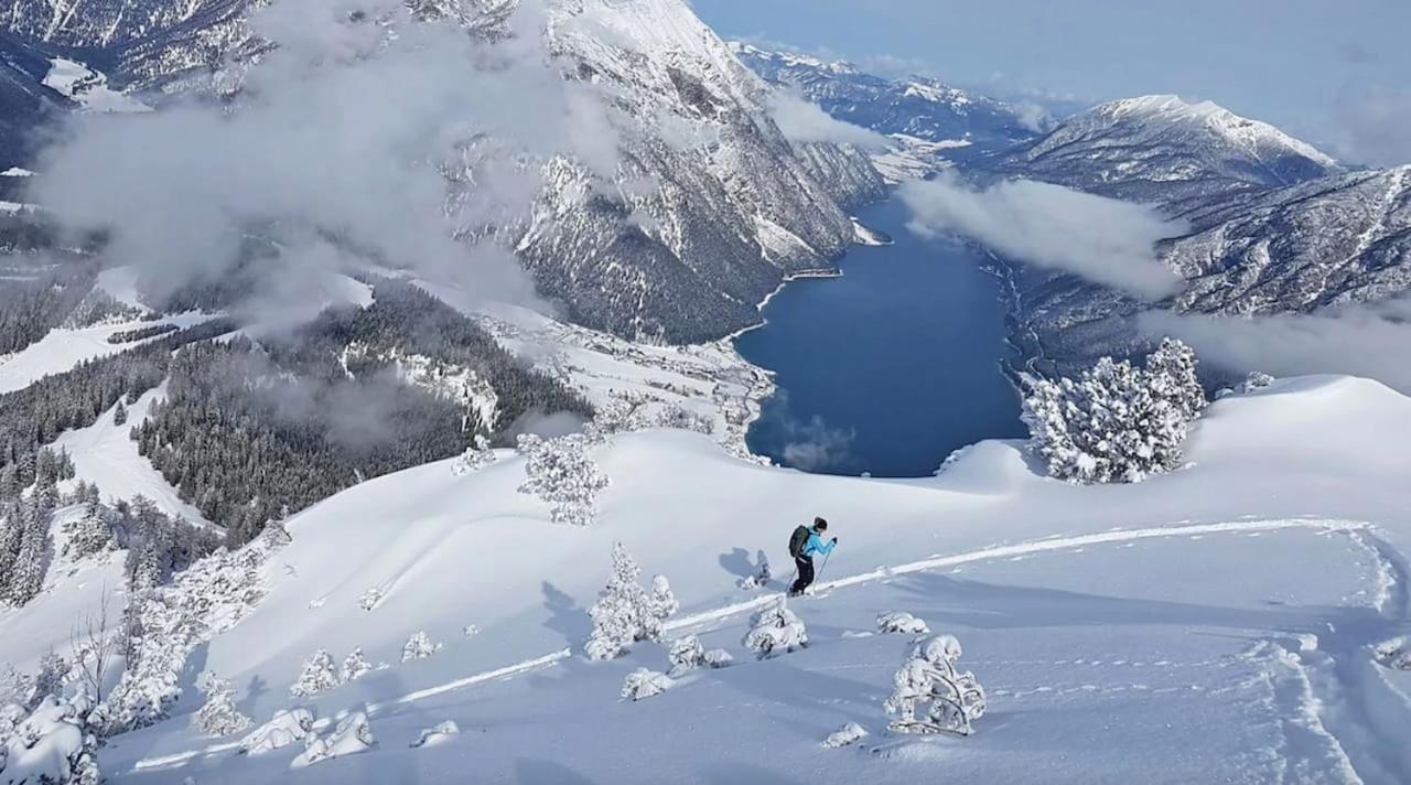 Urban Mountain Chalet With Lake View Maurach  Buitenkant foto