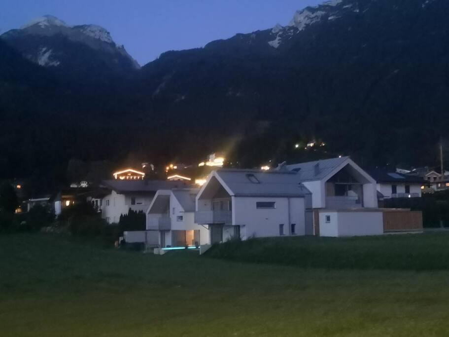 Urban Mountain Chalet With Lake View Maurach  Buitenkant foto