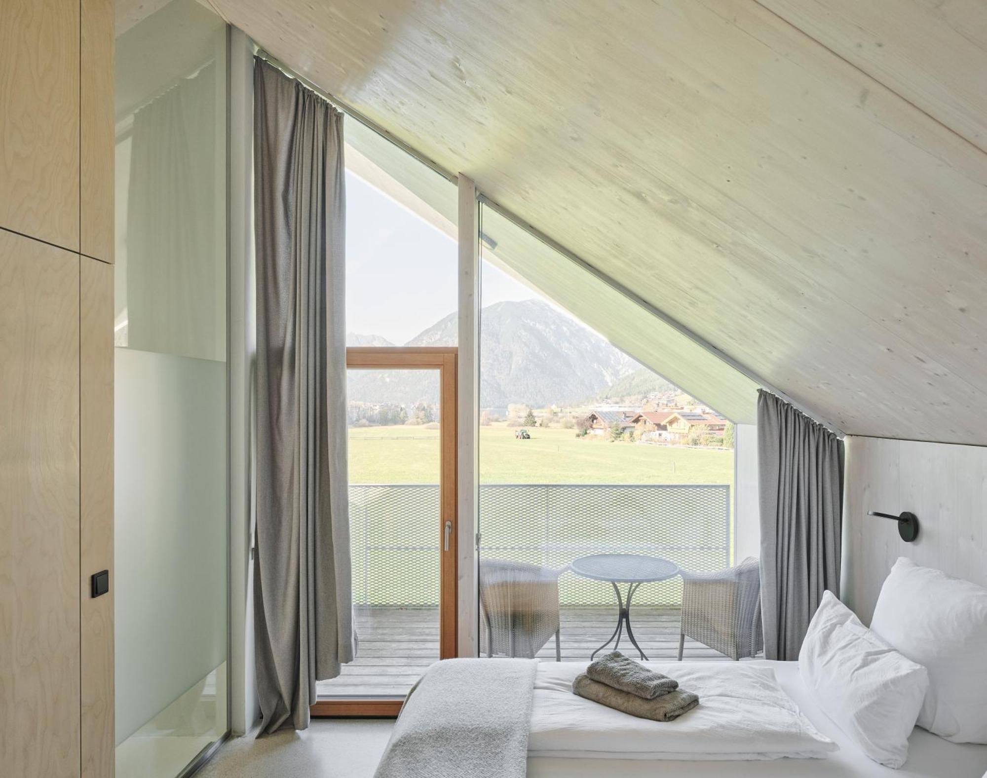 Urban Mountain Chalet With Lake View Maurach  Buitenkant foto