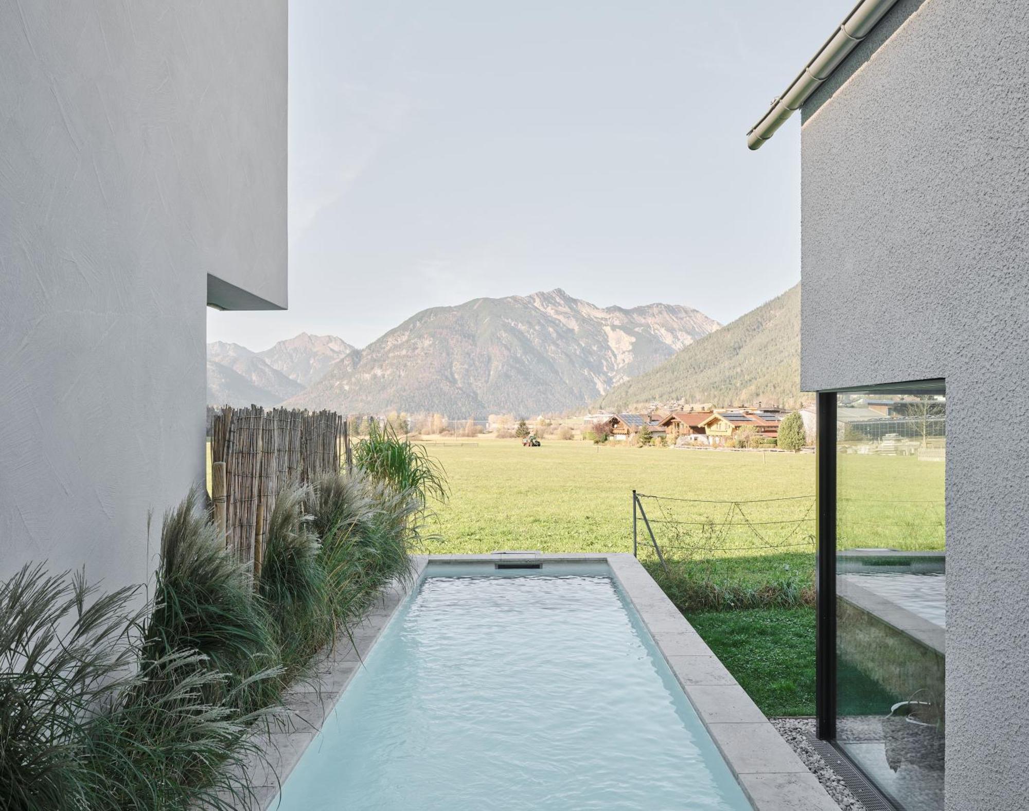 Urban Mountain Chalet With Lake View Maurach  Buitenkant foto